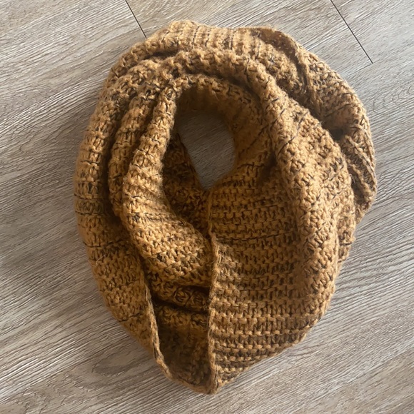 H&M Infinity Scarf - Picture 2 of 7